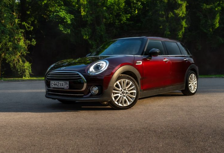 Аренда mini cooper-clubman комфорт класса 2018 года в городе Москва от 4632 руб./сутки, передний привод, двигатель: бензин, объем 102 литра, ОСАГО (Мультидрайв), без водителя, недорого - RentRide