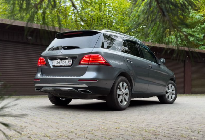 Аренда mercedes-benz gle бизнес класса 2018 года в городе Москва от 7032 руб./сутки, полный привод, двигатель: дизель, объем 2143 литра, ОСАГО (Мультидрайв), без водителя, недорого, вид 2 - RentRide