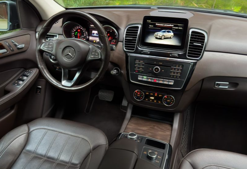Аренда mercedes-benz gle бизнес класса 2018 года в городе Москва от 7032 руб./сутки, полный привод, двигатель: дизель, объем 2143 литра, ОСАГО (Мультидрайв), без водителя, недорого, вид 4 - RentRide