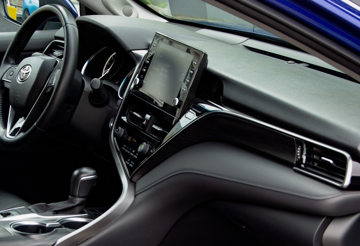 Аренда toyota camry комфорт класса 2021 года в городе Москва от 4792 руб./сутки, передний привод, двигатель: бензин, объем 2.5 литров, каско (Впишу в полис), ОСАГО (Мультидрайв), без водителя, недорого, вид 6 - RentRide