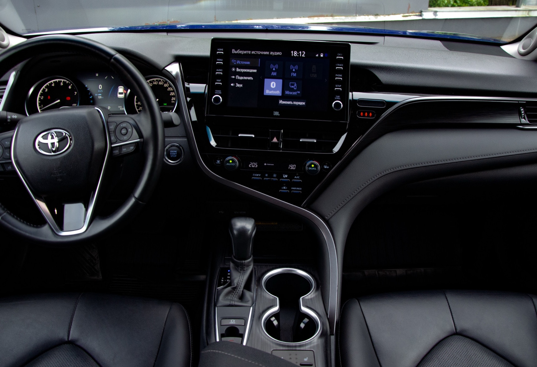 Аренда toyota camry комфорт класса 2021 года в городе Москва от 4792 руб./сутки, передний привод, двигатель: бензин, объем 2.5 литров, каско (Впишу в полис), ОСАГО (Мультидрайв), без водителя, недорого, вид 7 - RentRide