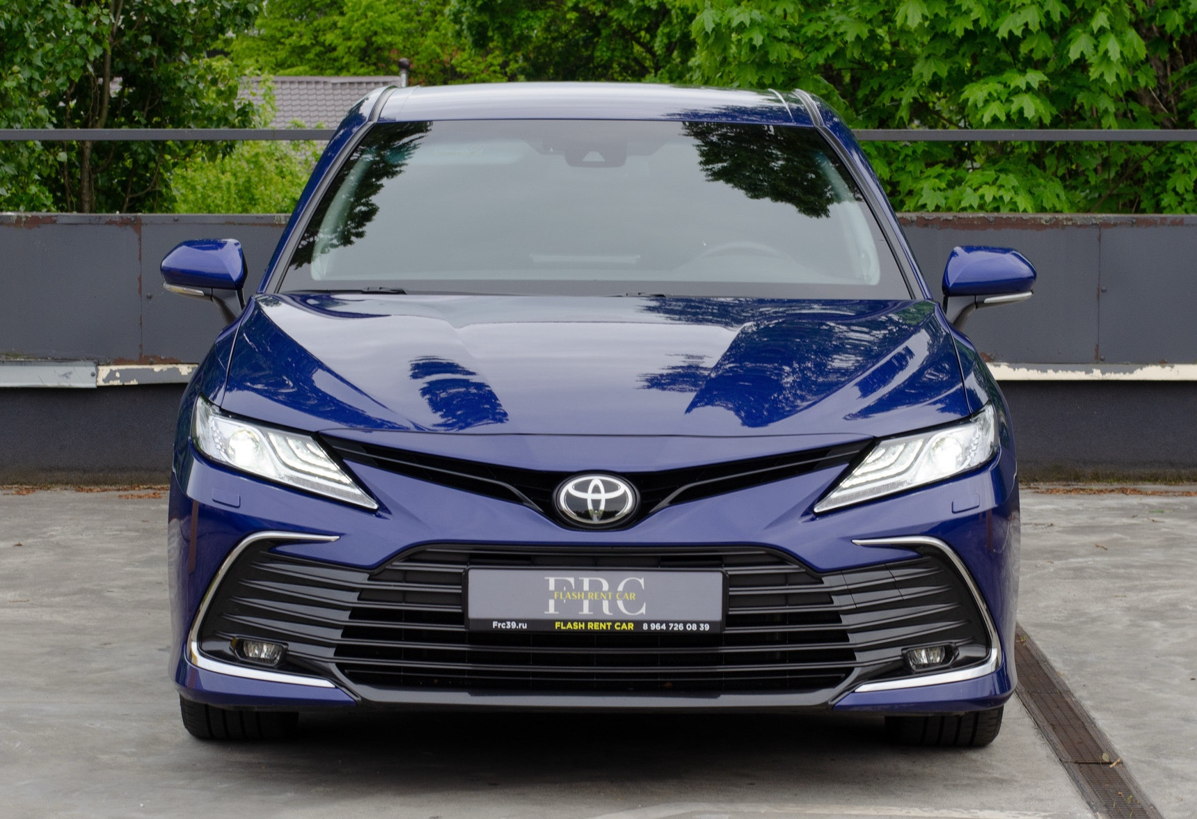 Аренда toyota camry комфорт класса 2021 года в городе Москва от 4792 руб./сутки, передний привод, двигатель: бензин, объем 2.5 литров, каско (Впишу в полис), ОСАГО (Мультидрайв), без водителя, недорого, вид 4 - RentRide