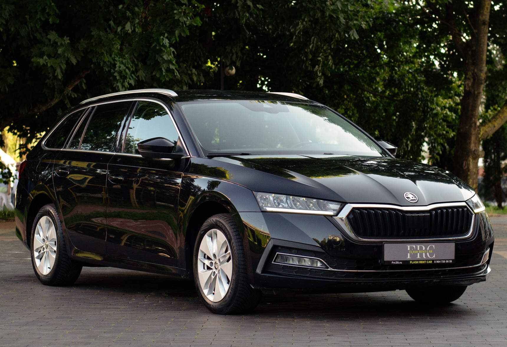 Аренда skoda octavia комфорт класса 2021 года в городе Москва от 3032 руб./сутки, передний привод, двигатель: бензин, объем 1 литр, каско (Впишу в полис), ОСАГО (Мультидрайв), без водителя, недорого, вид 2 - RentRide