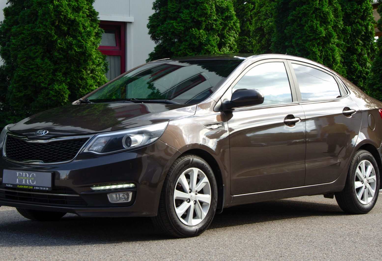 Аренда kia rio эконом класса 2016 года в городе Москва от 2392 руб./сутки, передний привод, двигатель: бензин, объем 1.6 литров, каско (Впишу в полис), ОСАГО (Мультидрайв), без водителя, недорого - RentRide
