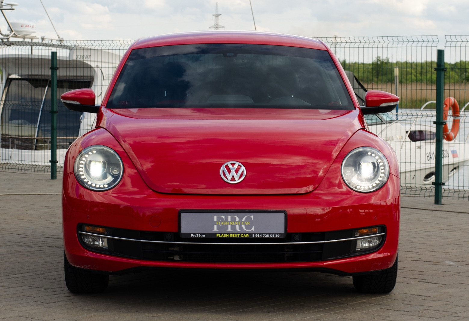Аренда volkswagen beetle эконом класса 2015 года в городе Москва от 3192 руб./сутки, передний привод, двигатель: бензин, объем 1.2 литра, каско (Впишу в полис), ОСАГО (Мультидрайв), без водителя, недорого, вид 5 - RentRide