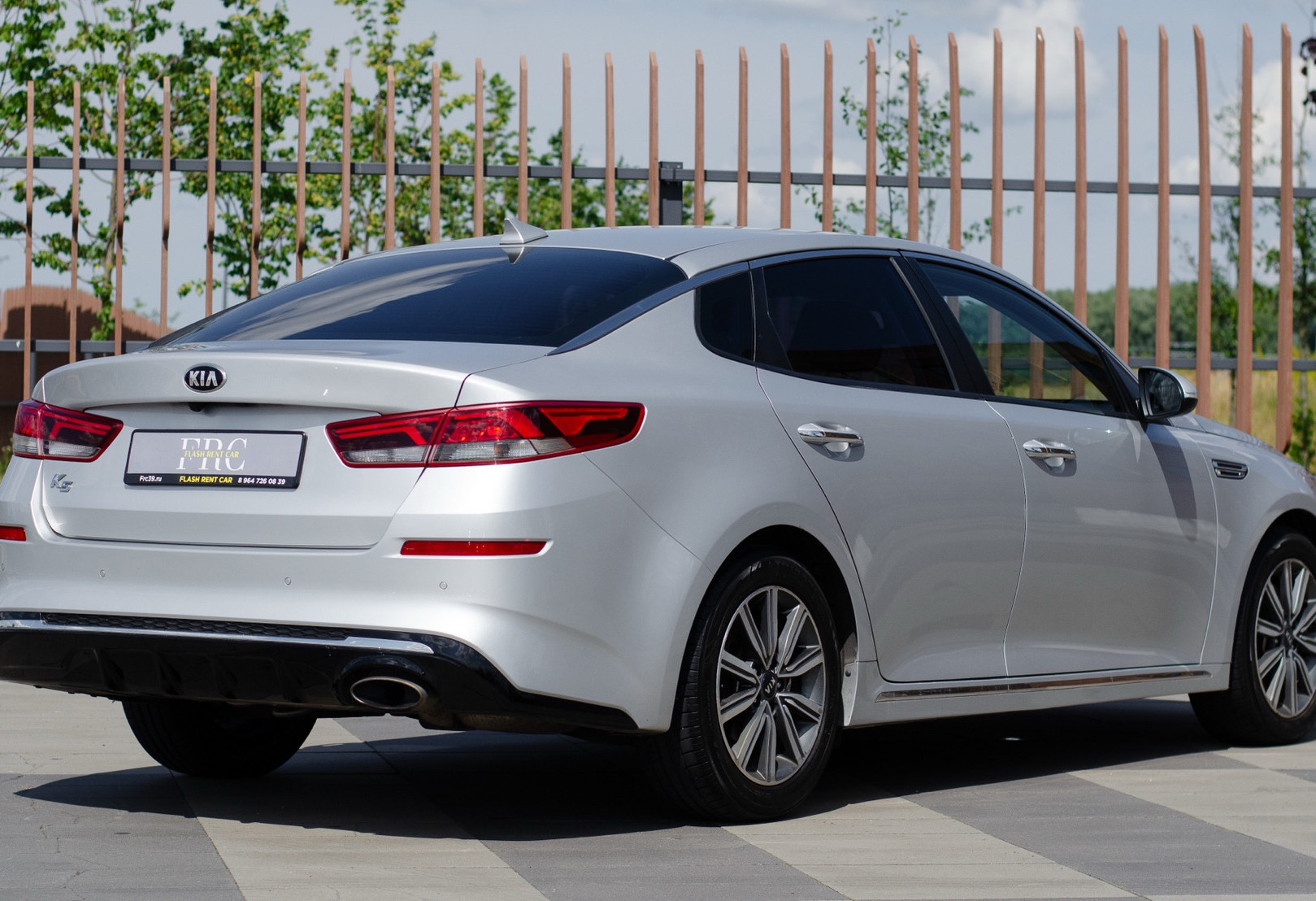 Аренда kia k5 комфорт класса 2019 года в городе Москва от 3592 руб./сутки, передний привод, двигатель: бензин, объем 2.4 литра, каско (Впишу в полис), ОСАГО (Мультидрайв), без водителя, недорого, вид 3 - RentRide