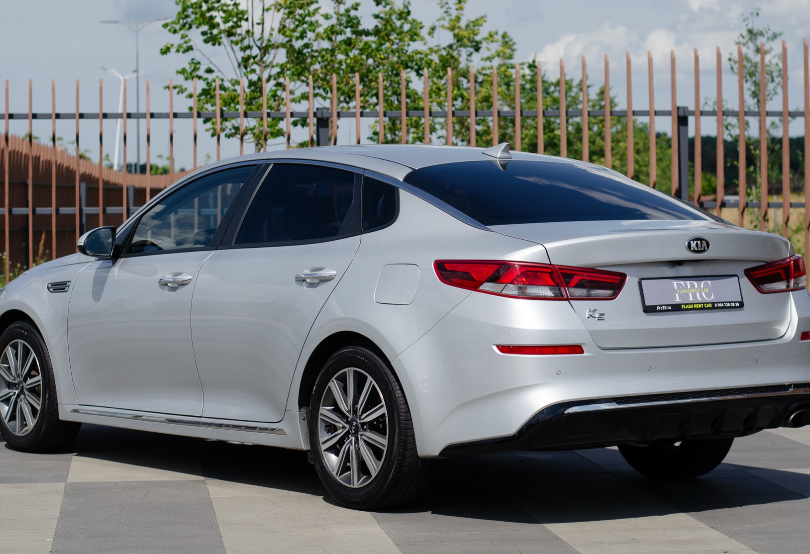 Аренда kia k5 комфорт класса 2019 года в городе Москва от 3592 руб./сутки, передний привод, двигатель: бензин, объем 2.4 литра, каско (Впишу в полис), ОСАГО (Мультидрайв), без водителя, недорого, вид 4 - RentRide