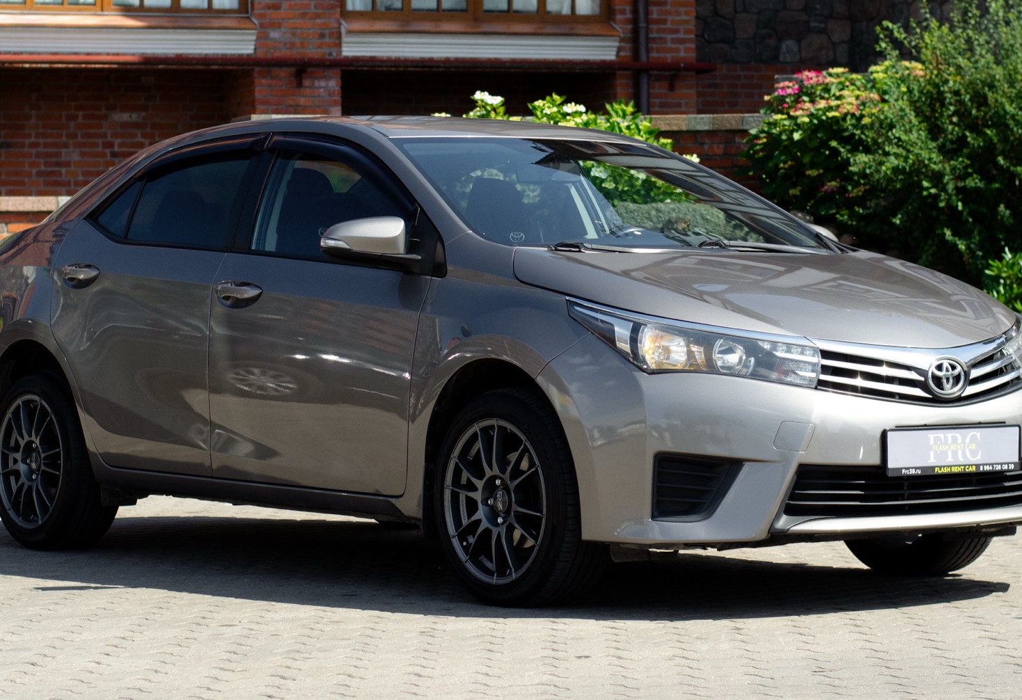 Аренда toyota corolla эконом класса 2012 года в городе Москва от 2312 руб./сутки, передний привод, двигатель: бензин, объем 1.6 литров, каско (Впишу в полис), ОСАГО (Мультидрайв), без водителя, недорого, вид 2 - RentRide