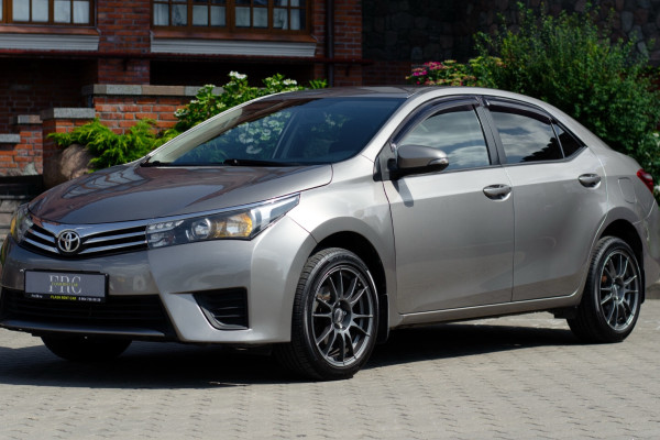 Прокат авто toyota corolla эконом класса 2012 года в городе Калининград от 2312 руб./сутки, передний привод, двигатель: бензин, объем 1.6 литров, каско (Впишу в полис), ОСАГО (Мультидрайв), без водителя, недорого - RentRide