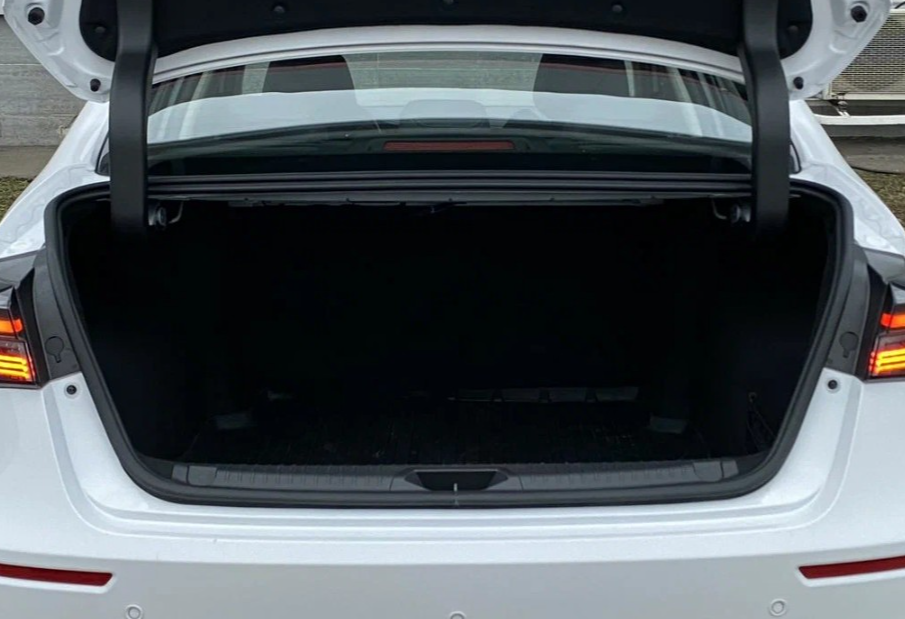 Аренда omoda s5 стандарт класса 2024 года в городе Москва Щукинская от 3000 руб./сутки, передний привод, двигатель: бензин, объем 1.5 литров, каско (Мультидрайв), ОСАГО (Мультидрайв), без водителя, недорого, вид 9 - RentRide