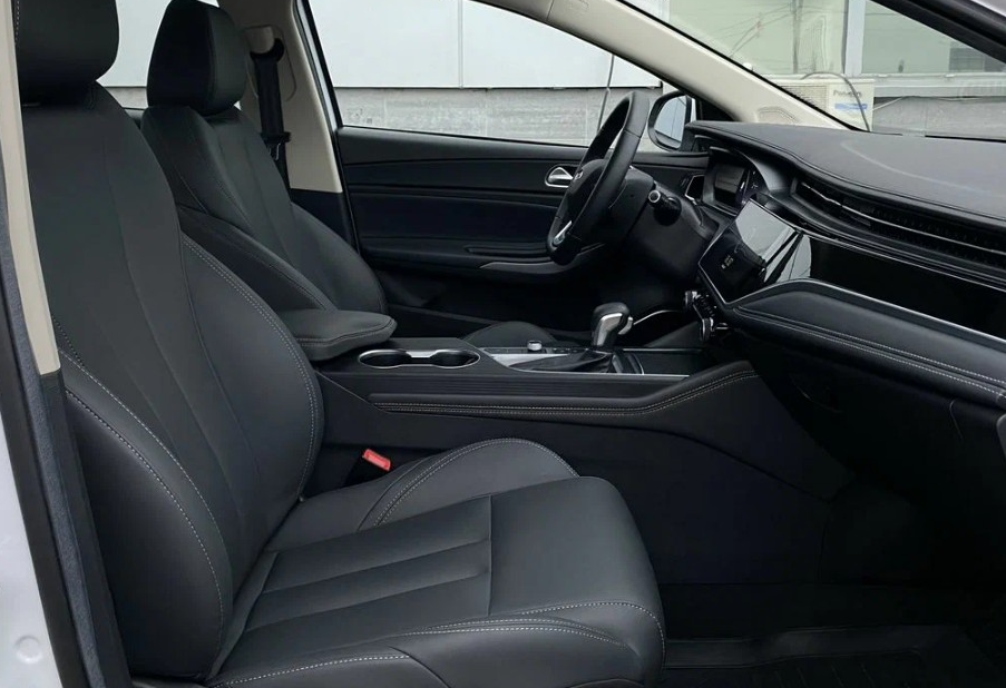 Аренда omoda s5 стандарт класса 2024 года в городе Москва Щукинская от 3000 руб./сутки, передний привод, двигатель: бензин, объем 1.5 литров, каско (Мультидрайв), ОСАГО (Мультидрайв), без водителя, недорого, вид 18 - RentRide