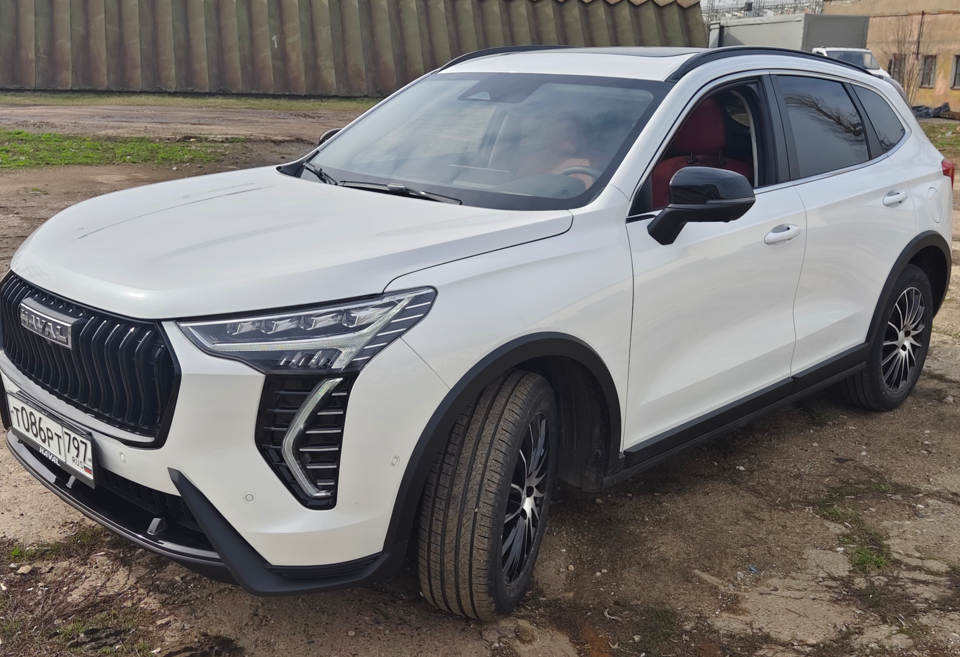Аренда haval jolion комфорт класса 2024 года в городе Москва от 4080 руб./сутки, передний привод, двигатель: бензин, объем 1.5 литров, ОСАГО (Мультидрайв), без водителя, недорого - RentRide