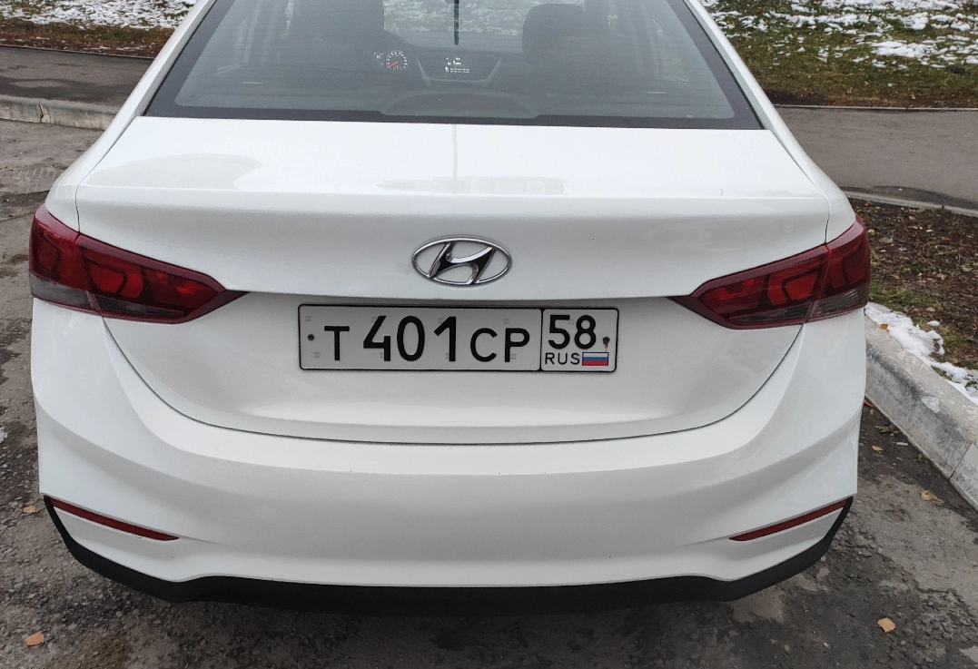 Аренда hyundai solaris эконом класса 2018 года в городе Москва от 2720 руб./сутки, передний привод, двигатель: бензин, объем 1.4 литра, ОСАГО (Мультидрайв), без водителя, недорого, вид 3 - RentRide