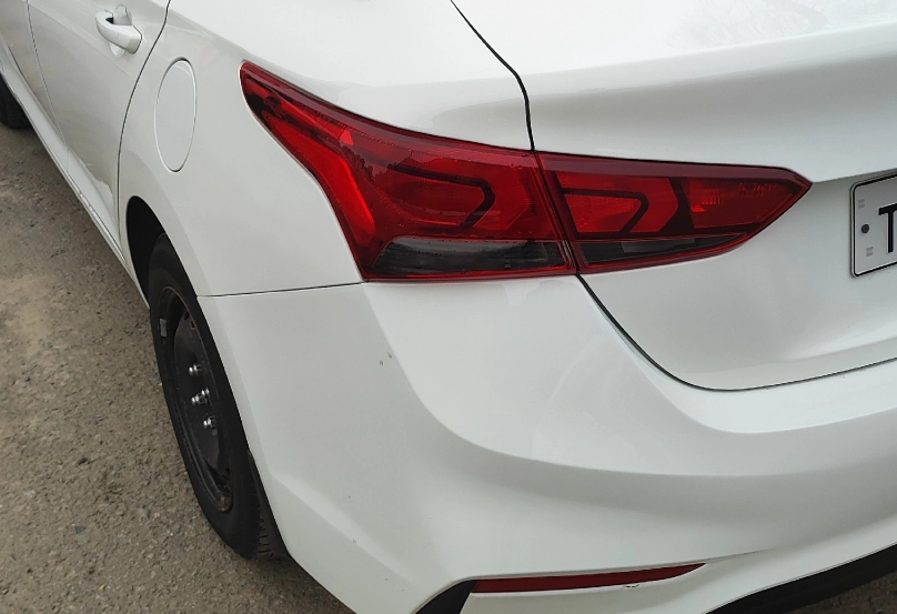 Аренда hyundai solaris эконом класса 2018 года в городе Москва от 2720 руб./сутки, передний привод, двигатель: бензин, объем 1.4 литра, ОСАГО (Мультидрайв), без водителя, недорого, вид 4 - RentRide