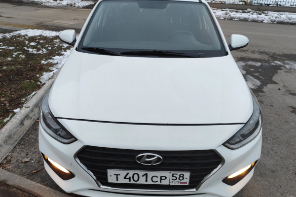Прокат авто hyundai solaris эконом класса 2018 года в городе Пенза от 2720 руб./сутки, передний привод, двигатель: бензин, объем 1.4 литра, ОСАГО (Мультидрайв), без водителя, недорого - RentRide