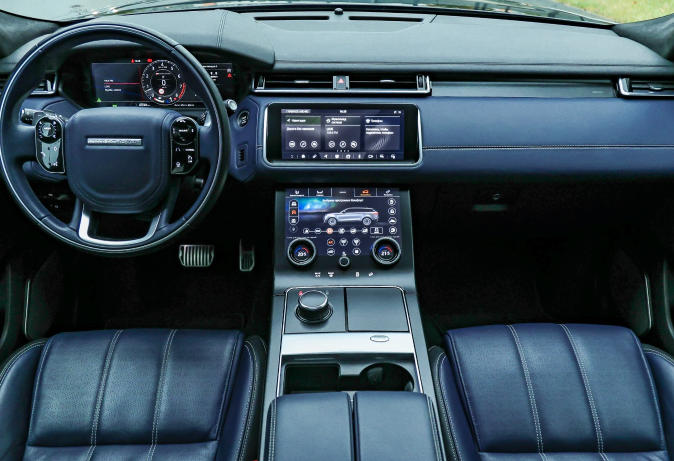 Аренда land-rover range-rover-velar премиум класса 2018 года в городе Москва Авиамоторная от 14800 руб./сутки, полный привод, двигатель: бензин, объем 3 литра, каско (Мультидрайв), ОСАГО (Мультидрайв), без водителя, недорого, вид 7 - RentRide