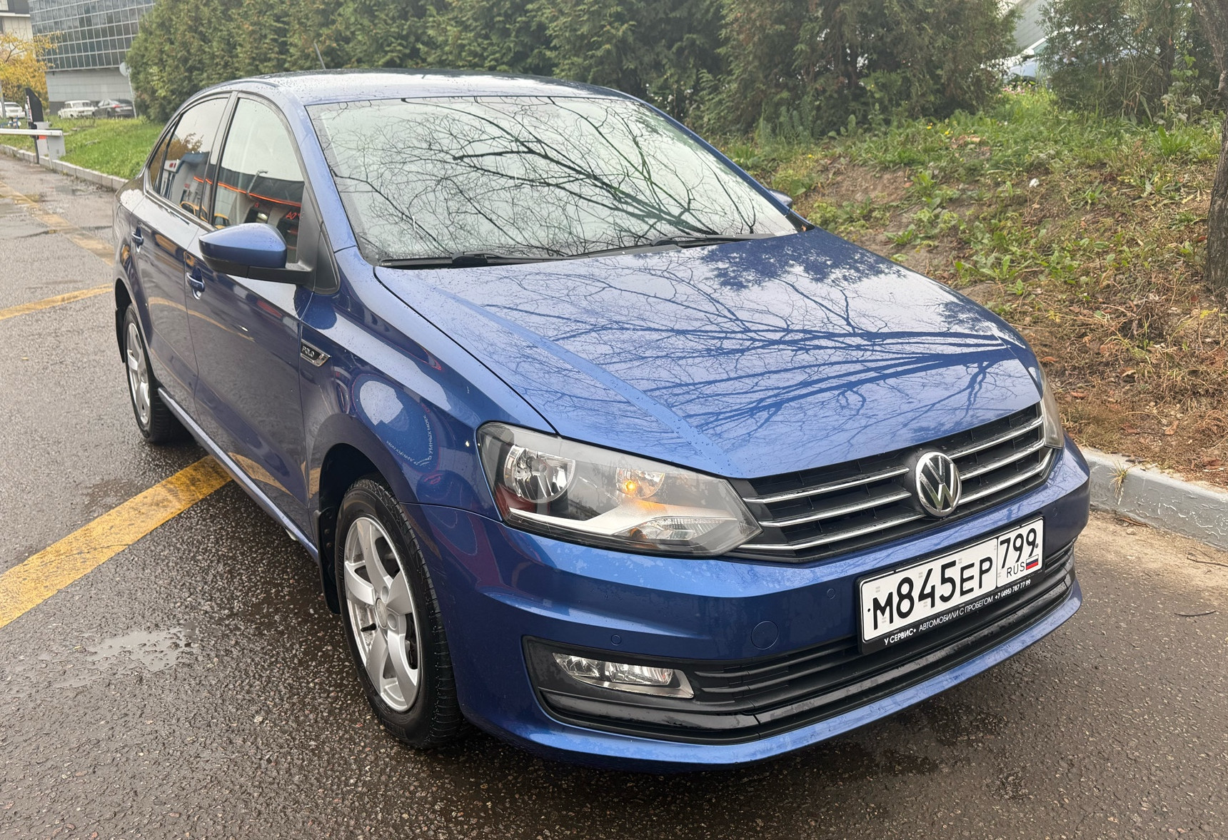 Аренда volkswagen polo эконом класса 2018 года в городе Москва Отрадное от 2099 руб./сутки, передний привод, двигатель: бензин, объем 1.6 литров, ОСАГО (Мультидрайв), без водителя, недорого - RentRide