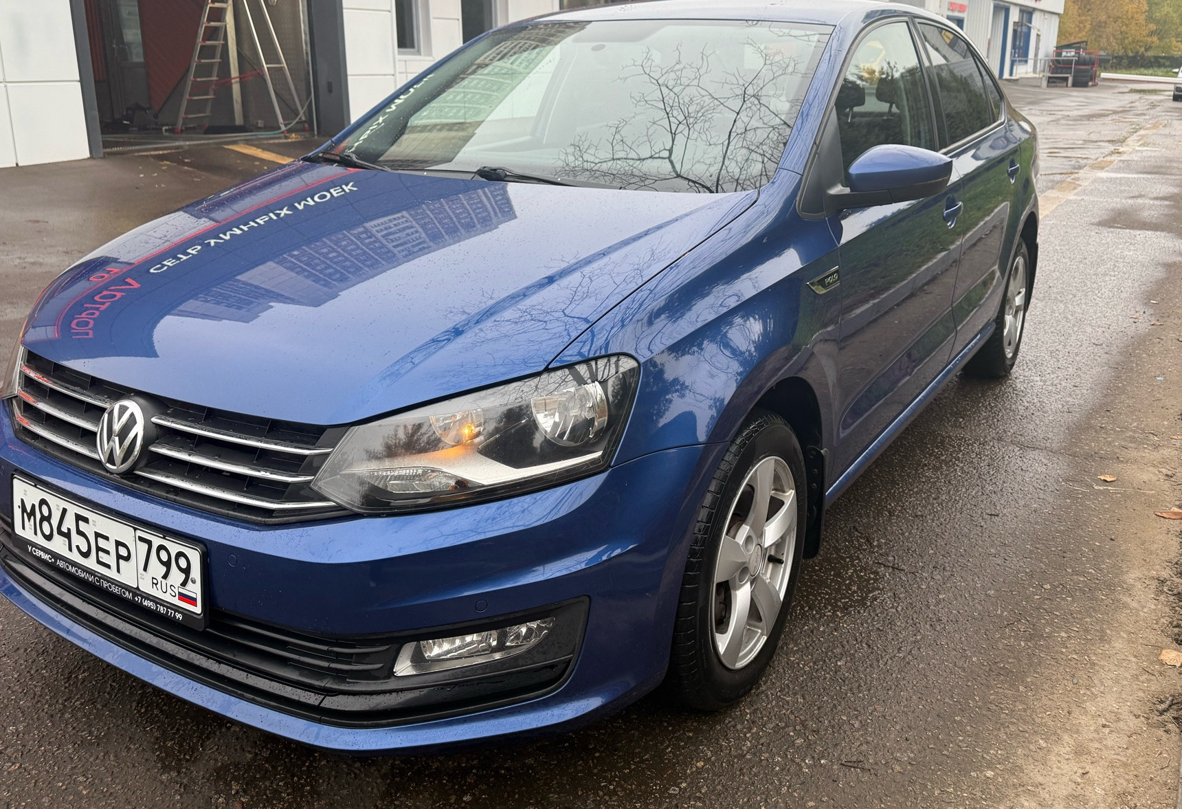 Аренда volkswagen polo эконом класса 2018 года в городе Москва Отрадное от 2099 руб./сутки, передний привод, двигатель: бензин, объем 1.6 литров, ОСАГО (Мультидрайв), без водителя, недорого, вид 2 - RentRide