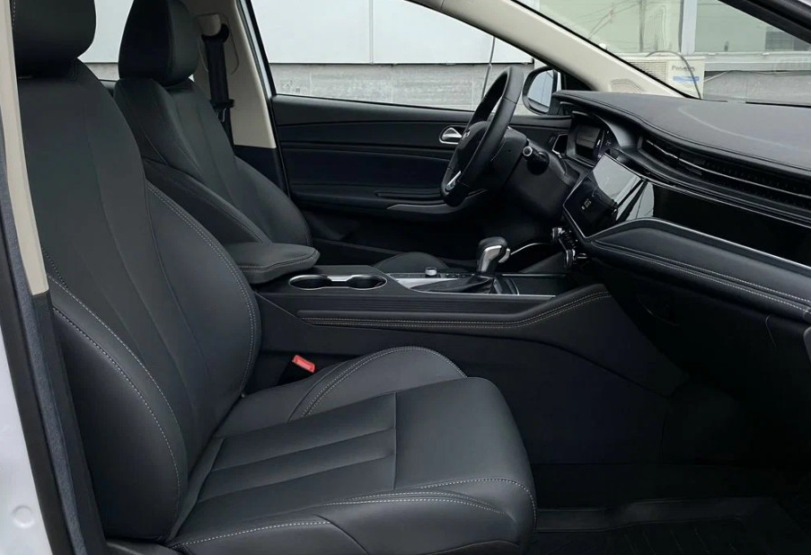 Аренда omoda s5 стандарт класса 2024 года в городе Москва Щукинская от 3000 руб./сутки, передний привод, двигатель: бензин, объем 1.5 литров, каско (Мультидрайв), ОСАГО (Мультидрайв), без водителя, недорого, вид 18 - RentRide