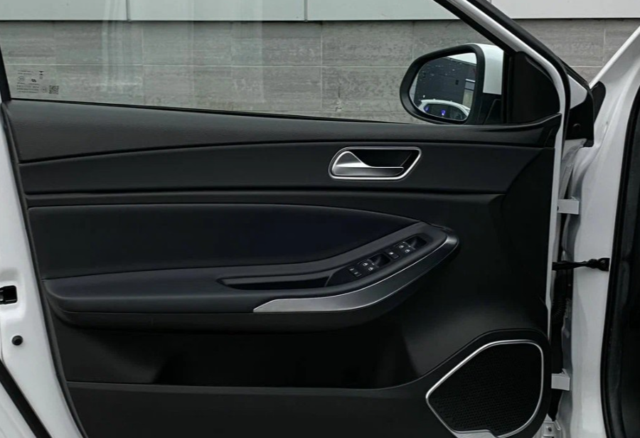 Аренда omoda s5 стандарт класса 2024 года в городе Москва Щукинская от 3000 руб./сутки, передний привод, двигатель: бензин, объем 1.5 литров, каско (Мультидрайв), ОСАГО (Мультидрайв), без водителя, недорого, вид 15 - RentRide