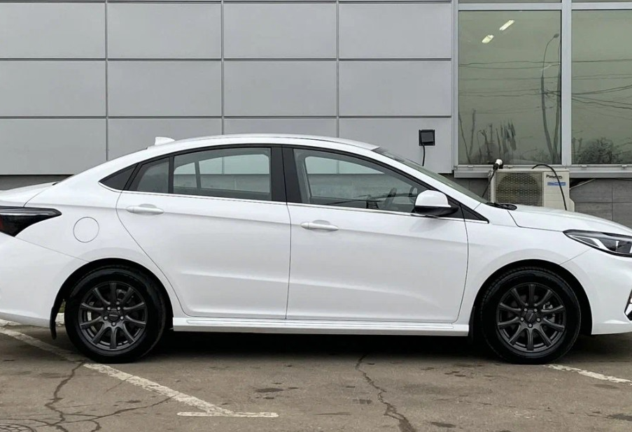 Аренда omoda s5 стандарт класса 2024 года в городе Москва Щукинская от 3000 руб./сутки, передний привод, двигатель: бензин, объем 1.5 литров, каско (Мультидрайв), ОСАГО (Мультидрайв), без водителя, недорого, вид 4 - RentRide