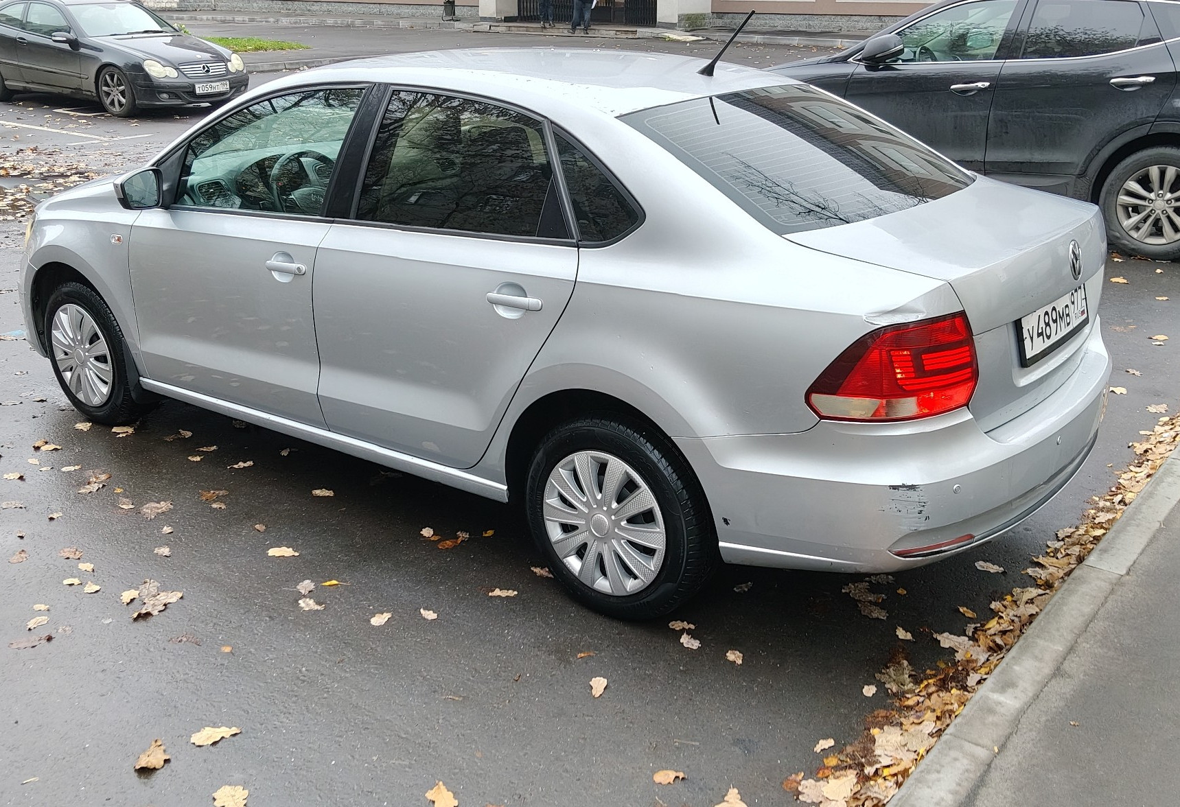 Аренда volkswagen polo эконом класса 2015 года в городе Москва Отрадное от 1680 руб./сутки, передний привод, двигатель: бензин, объем 1.6 литров, ОСАГО (Мультидрайв), без водителя, недорого, вид 5 - RentRide