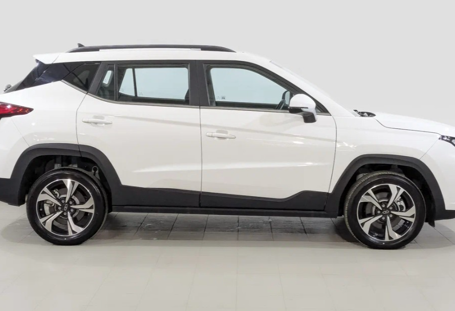 Аренда moskvich 3 эконом класса 2025 года в городе Москва Щукинская от 2952 руб./сутки, передний привод, двигатель: бензин, объем 1.5 литров, каско (Мультидрайв), ОСАГО (Мультидрайв), без водителя, недорого, вид 4 - RentRide