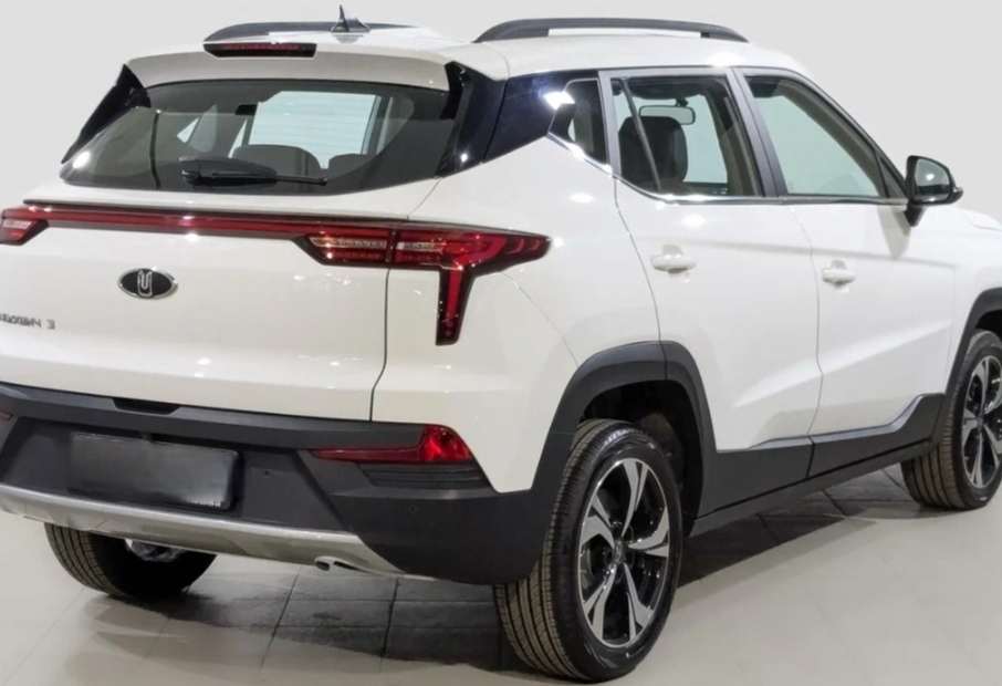 Аренда moskvich 3 эконом класса 2025 года в городе Москва Чертановская от 2952 руб./сутки, передний привод, двигатель: бензин, объем 1.5 литров, каско (Мультидрайв), ОСАГО (Мультидрайв), без водителя, недорого, вид 5 - RentRide