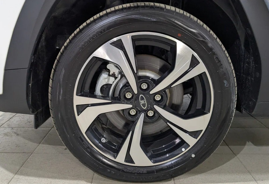 Аренда moskvich 3 эконом класса 2025 года в городе Москва Щукинская от 2952 руб./сутки, передний привод, двигатель: бензин, объем 1.5 литров, каско (Мультидрайв), ОСАГО (Мультидрайв), без водителя, недорого, вид 9 - RentRide