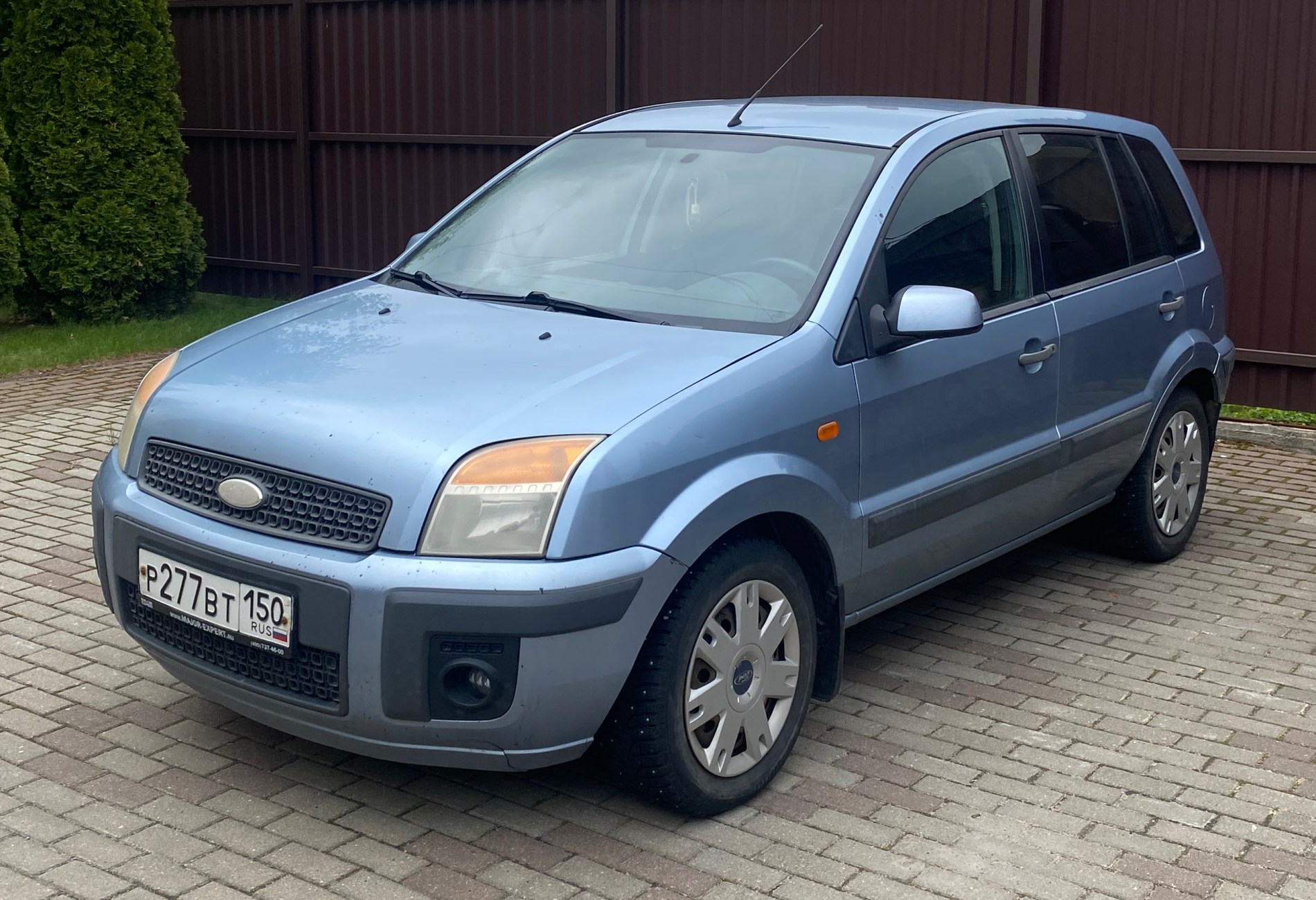 Аренда ford fusion эконом класса 2006 года в городе Москва от 1300 руб./сутки, передний привод, двигатель: бензин, объем 1.4 литра, ОСАГО (Впишу в полис), без водителя, недорого - RentRide