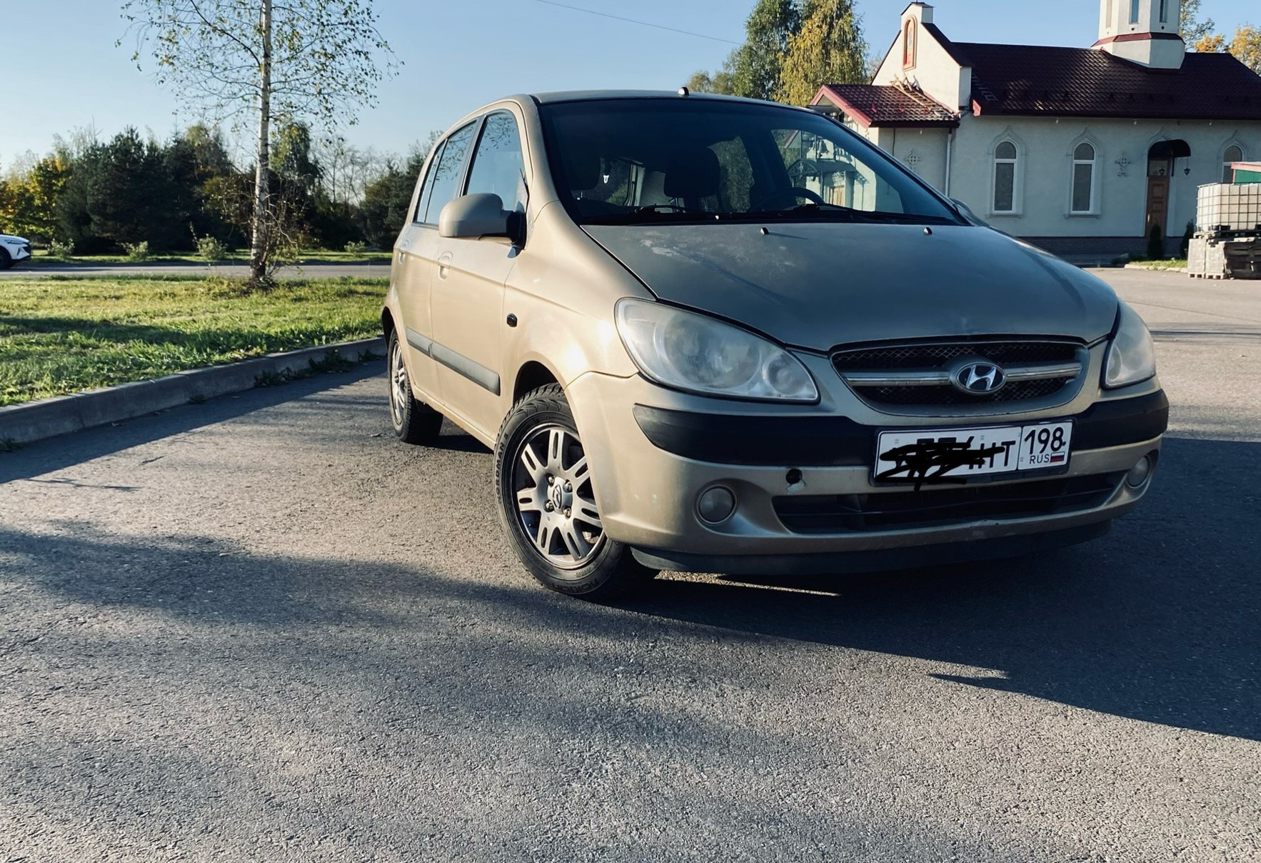 Аренда hyundai getz 2006 года в городе Москва от 1440 руб./сутки, передний привод, двигатель: бензин, объем 1.6 литров, без водителя, недорого - RentRide