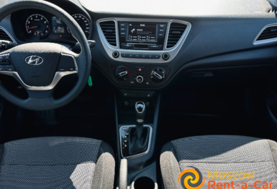 Аренда hyundai solaris эконом класса 2024 года в городе Москва Чертановская от 3036 руб./сутки, передний привод, двигатель: бензин, объем 1.6 литров, каско (Мультидрайв), ОСАГО (Мультидрайв), без водителя, недорого, вид 5 - RentRide