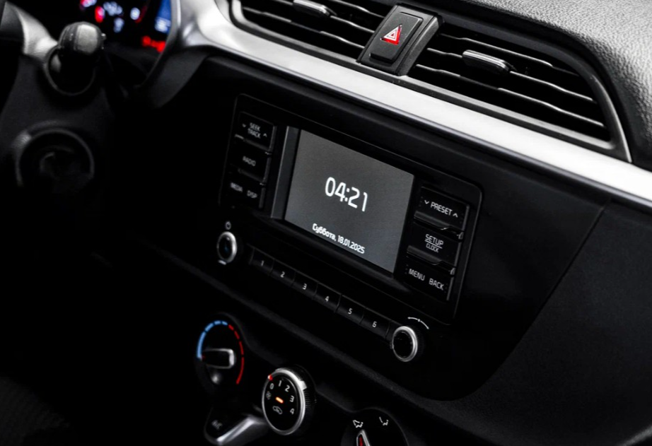 Аренда kia rio эконом класса 2024 года в городе Москва Чертановская от 2992 руб./сутки, передний привод, двигатель: бензин, объем 1.6 литров, каско (Мультидрайв), ОСАГО (Мультидрайв), без водителя, недорого, вид 13 - RentRide