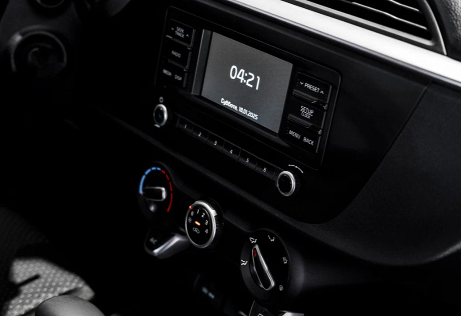 Аренда kia rio эконом класса 2024 года в городе Москва Щукинская от 2992 руб./сутки, передний привод, двигатель: бензин, объем 1.6 литров, каско (Мультидрайв), ОСАГО (Мультидрайв), без водителя, недорого, вид 13 - RentRide