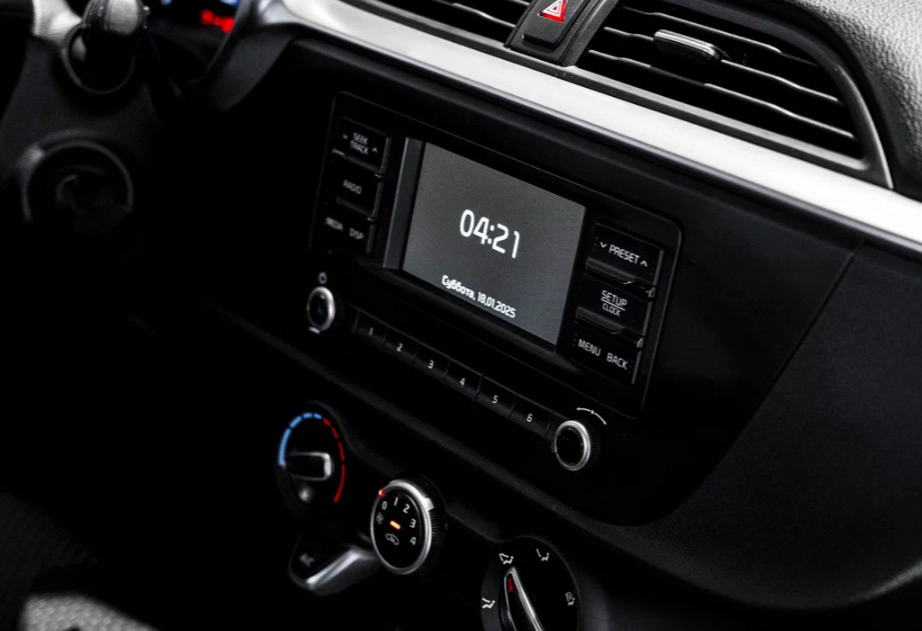 Аренда kia rio эконом класса 2024 года в городе Москва Щукинская от 2992 руб./сутки, передний привод, двигатель: бензин, объем 1.6 литров, каско (Мультидрайв), ОСАГО (Мультидрайв), без водителя, недорого, вид 13 - RentRide