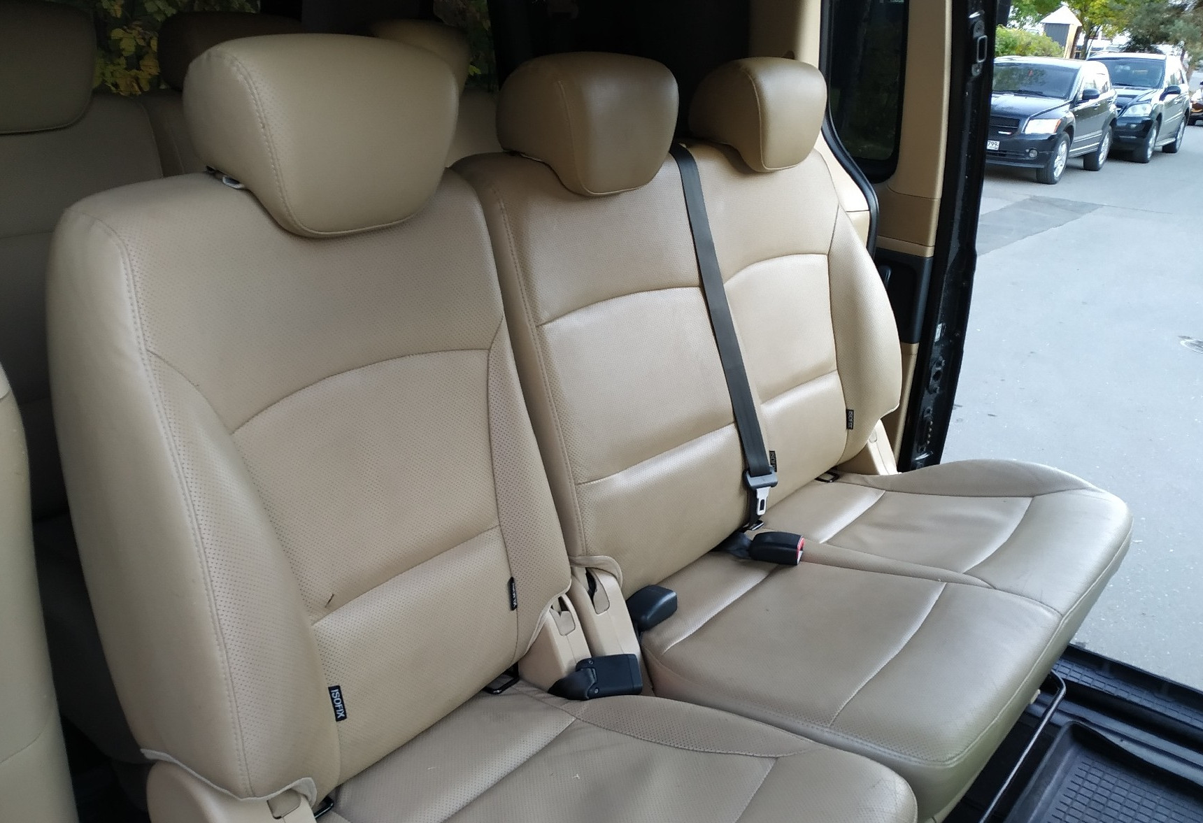 Аренда hyundai h1 комфорт класса 2015 года в городе Москва Нагорная от 5520 руб./сутки, задний привод, двигатель: дизель, объем 2.5 литров, ОСАГО (Впишу в полис), без водителя, недорого, вид 6 - RentRide