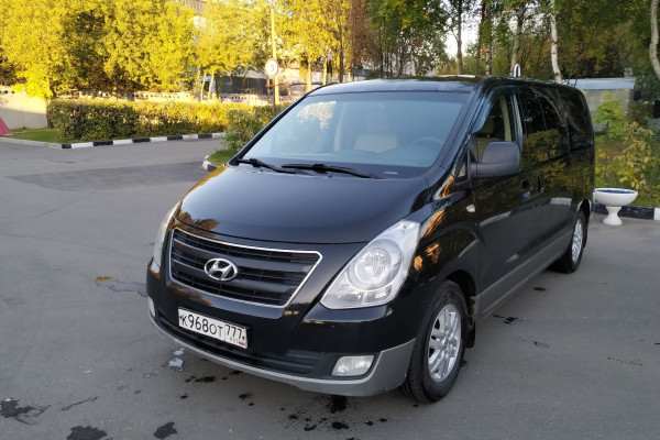 Прокат авто hyundai h1 комфорт класса 2015 года в городе Москва Нагорная от 5520 руб./сутки, задний привод, двигатель: дизель, объем 2.5 литров, ОСАГО (Впишу в полис), без водителя, недорого - RentRide