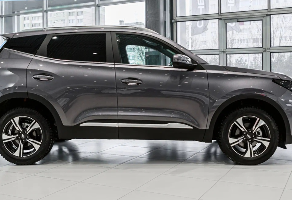 Аренда chery tiggo-4 стандарт класса 2025 года в городе Москва Щукинская от 3520 руб./сутки, передний привод, двигатель: бензин, объем 1.5 литров, каско (Мультидрайв), ОСАГО (Мультидрайв), без водителя, недорого, вид 3 - RentRide