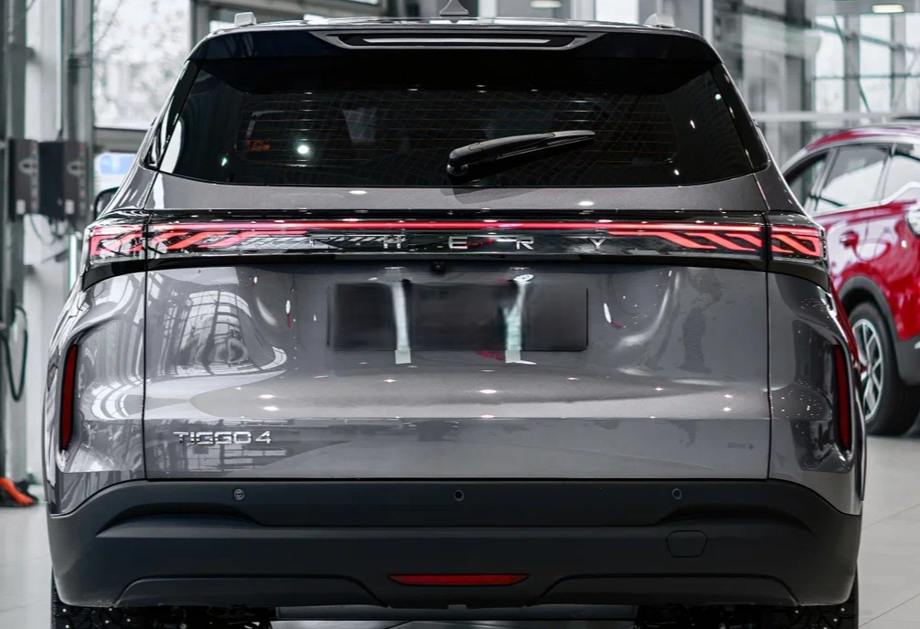 Аренда chery tiggo-4 стандарт класса 2025 года в городе Москва Щукинская от 3520 руб./сутки, передний привод, двигатель: бензин, объем 1.5 литров, каско (Мультидрайв), ОСАГО (Мультидрайв), без водителя, недорого, вид 4 - RentRide