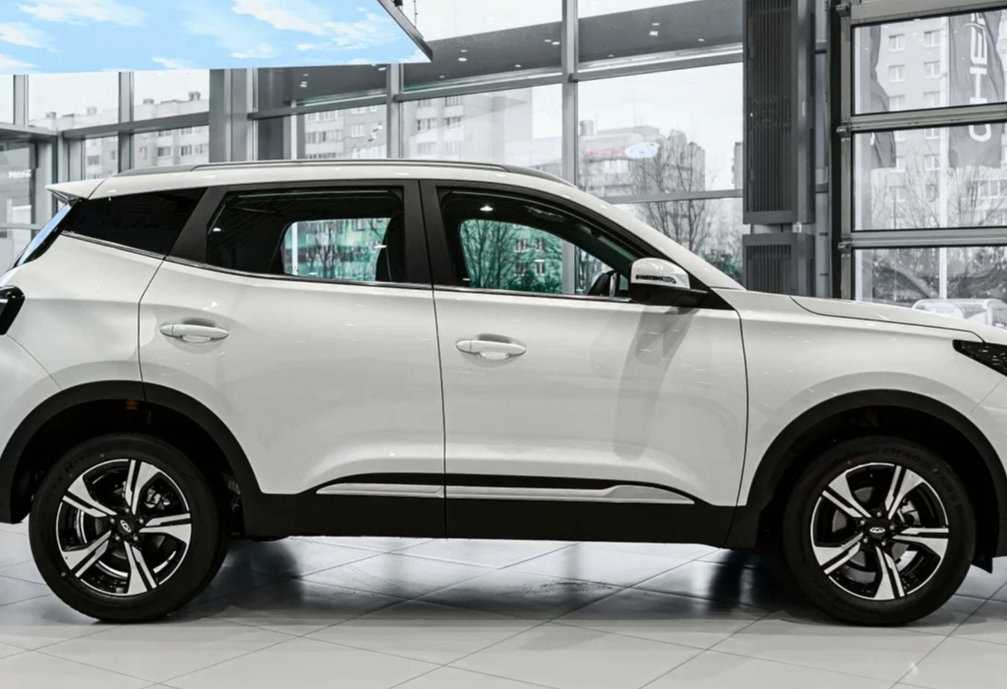 Аренда chery tiggo-4 стандарт класса 2025 года в городе Москва Чертановская от 3520 руб./сутки, передний привод, двигатель: бензин, объем 1.5 литров, каско (Мультидрайв), ОСАГО (Мультидрайв), без водителя, недорого, вид 4 - RentRide