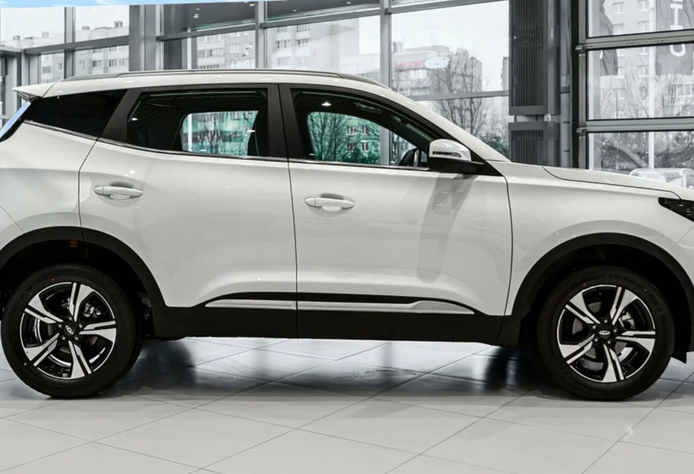 Аренда chery tiggo-4 стандарт класса 2025 года в городе Москва Щукинская от 3520 руб./сутки, передний привод, двигатель: бензин, объем 1.5 литров, каско (Мультидрайв), ОСАГО (Мультидрайв), без водителя, недорого, вид 4 - RentRide