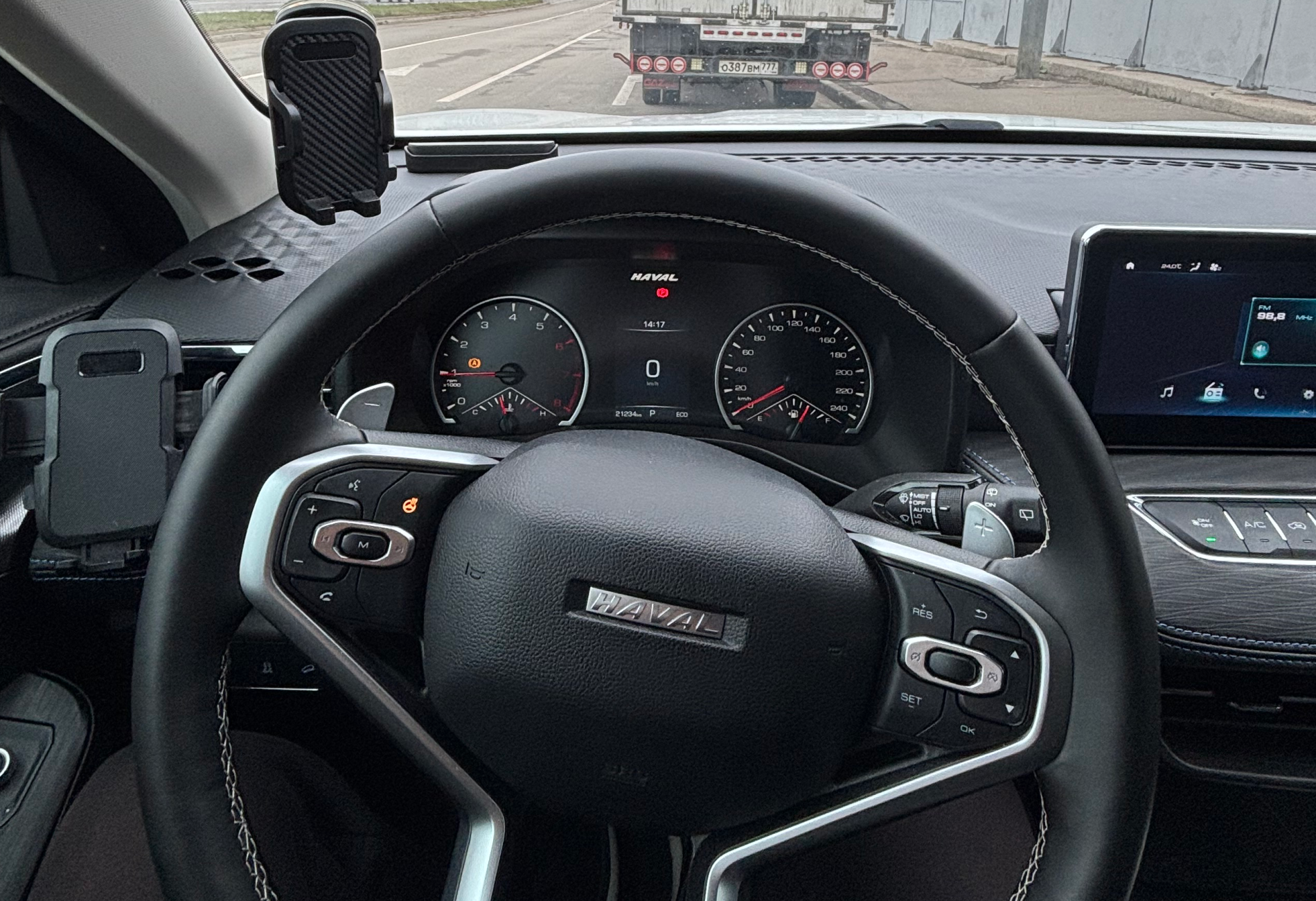 Аренда haval jolion эконом класса 2023 года в городе Москва Бульвар Дмитрия Донского от 2000 руб./сутки, передний привод, двигатель: бензин, объем 1.5 литров, каско (Мультидрайв), ОСАГО (Мультидрайв), без водителя, недорого, вид 2 - RentRide