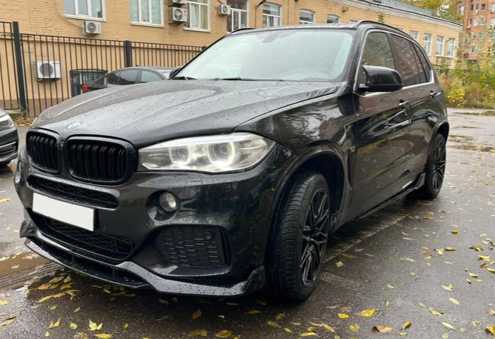 Аренда bmw x5 бизнес класса 2017 года в городе Москва Бауманская от 5200 руб./сутки, полный привод, двигатель: дизель, объем 3 литра, ОСАГО (Впишу в полис), без водителя, недорого - RentRide