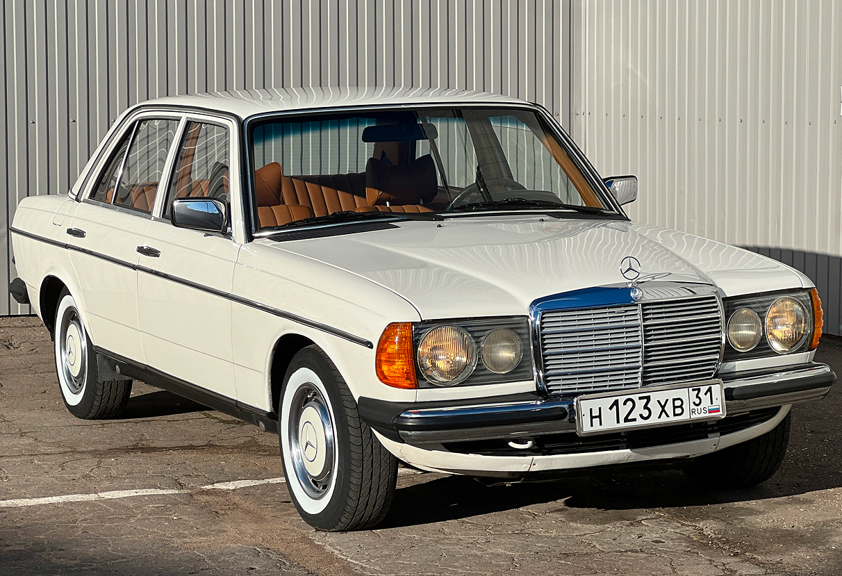 Аренда mercedes-benz w123 1982 года в городе Москва от 10392 руб./сутки, задний привод, двигатель: бензин, объем 2.4 литра, ОСАГО (Впишу в полис), без водителя, недорого - RentRide