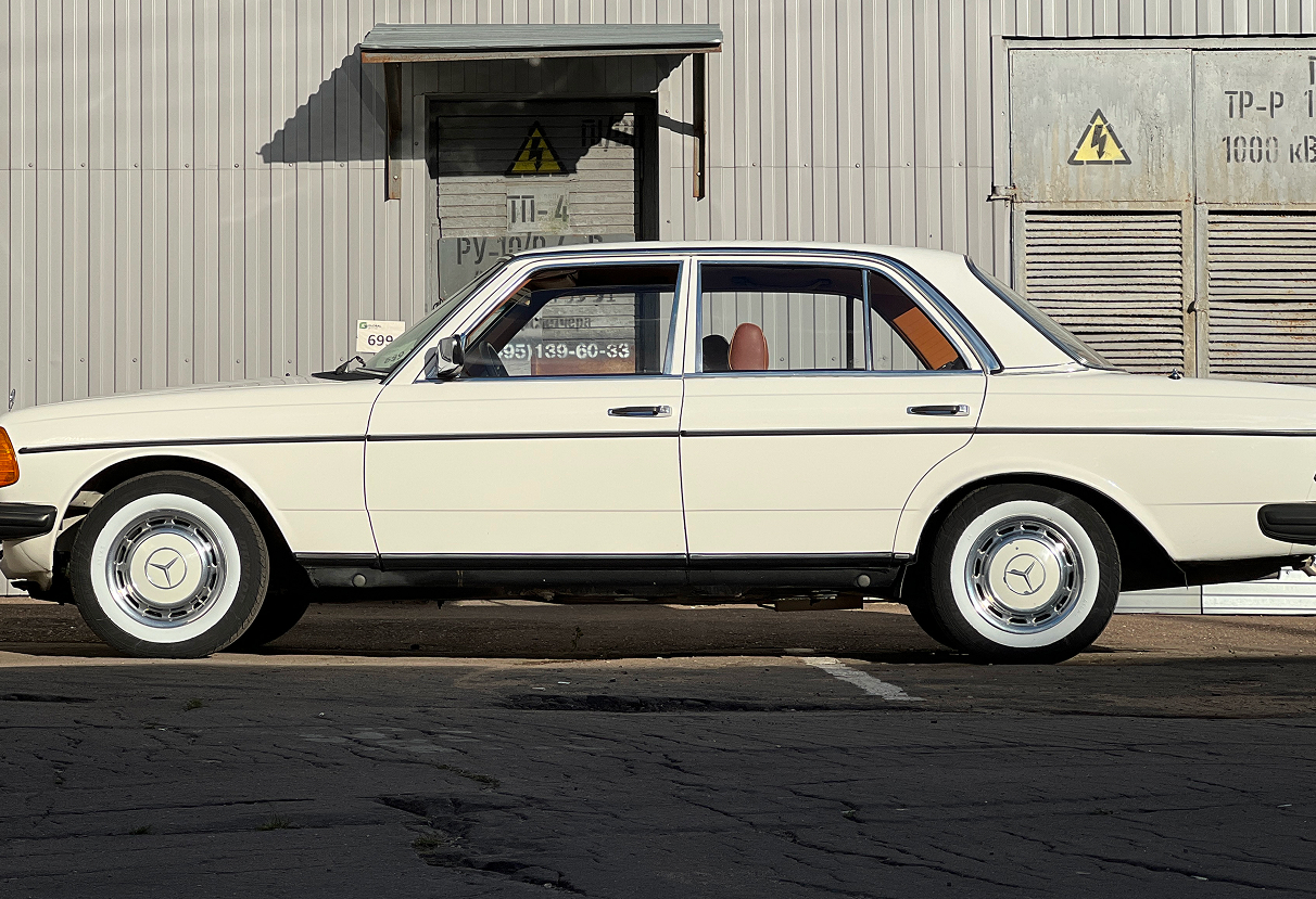Аренда mercedes-benz w123 1982 года в городе Москва от 10392 руб./сутки, задний привод, двигатель: бензин, объем 2.4 литра, ОСАГО (Впишу в полис), без водителя, недорого, вид 5 - RentRide
