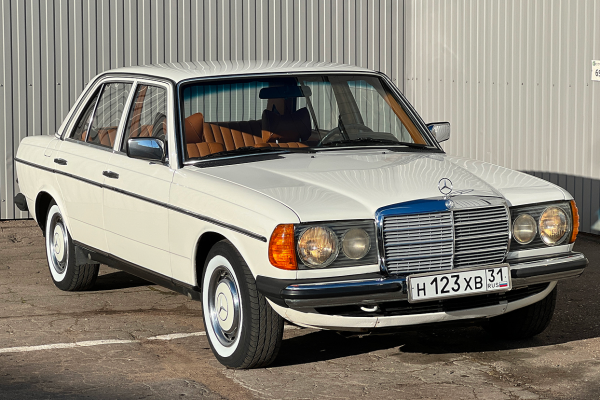 Прокат авто mercedes-benz w123 1982 года в городе Москва от 10392 руб./сутки, задний привод, двигатель: бензин, объем 2.4 литра, ОСАГО (Впишу в полис), без водителя, недорого - RentRide