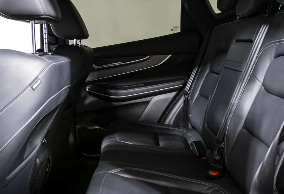 Аренда exeed lx стандарт класса 2024 года в городе Москва Щукинская от 4080 руб./сутки, передний привод, двигатель: бензин, объем 1.6 литров, каско (Мультидрайв), ОСАГО (Мультидрайв), без водителя, недорого, вид 12 - RentRide