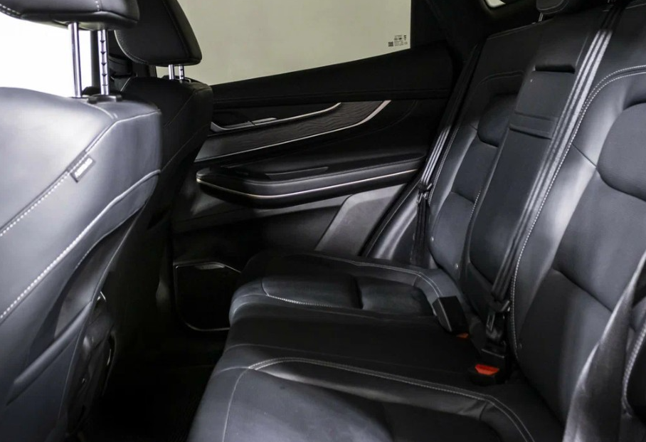 Аренда exeed lx стандарт класса 2023 года в городе Москва Чертановская от 4080 руб./сутки, передний привод, двигатель: бензин, объем 1.6 литров, каско (Мультидрайв), ОСАГО (Мультидрайв), без водителя, недорого, вид 12 - RentRide