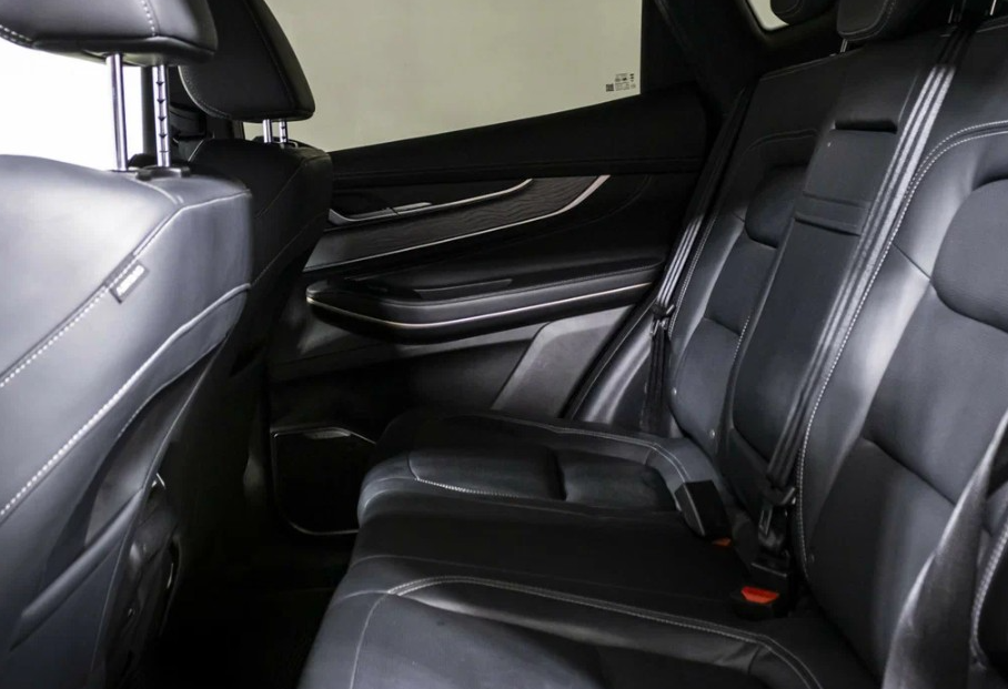 Аренда exeed lx стандарт класса 2024 года в городе Москва Щукинская от 4080 руб./сутки, передний привод, двигатель: бензин, объем 1.6 литров, каско (Мультидрайв), ОСАГО (Мультидрайв), без водителя, недорого, вид 12 - RentRide