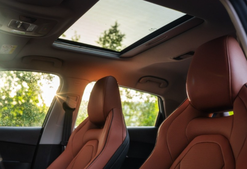 Аренда omoda c5 эконом класса 2024 года в городе Москва от 2990 руб./сутки, передний привод, двигатель: бензин, объем 1.5 литров, каско (Впишу в полис), ОСАГО (Мультидрайв), без водителя, недорого, вид 3 - RentRide